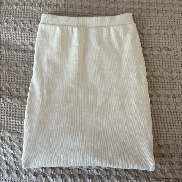 Meshki Elegant Cream Knit Skirt - Picture 1 of 3